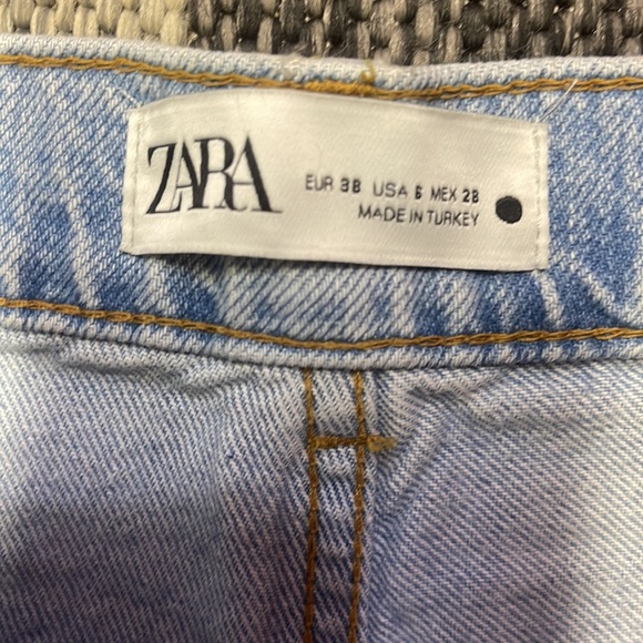 Zara Size 6 Jeans Inseam 26” - Picture 2 of 4